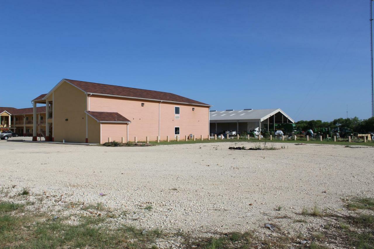 Horizon Inn & Suites Pearsall Εξωτερικό φωτογραφία