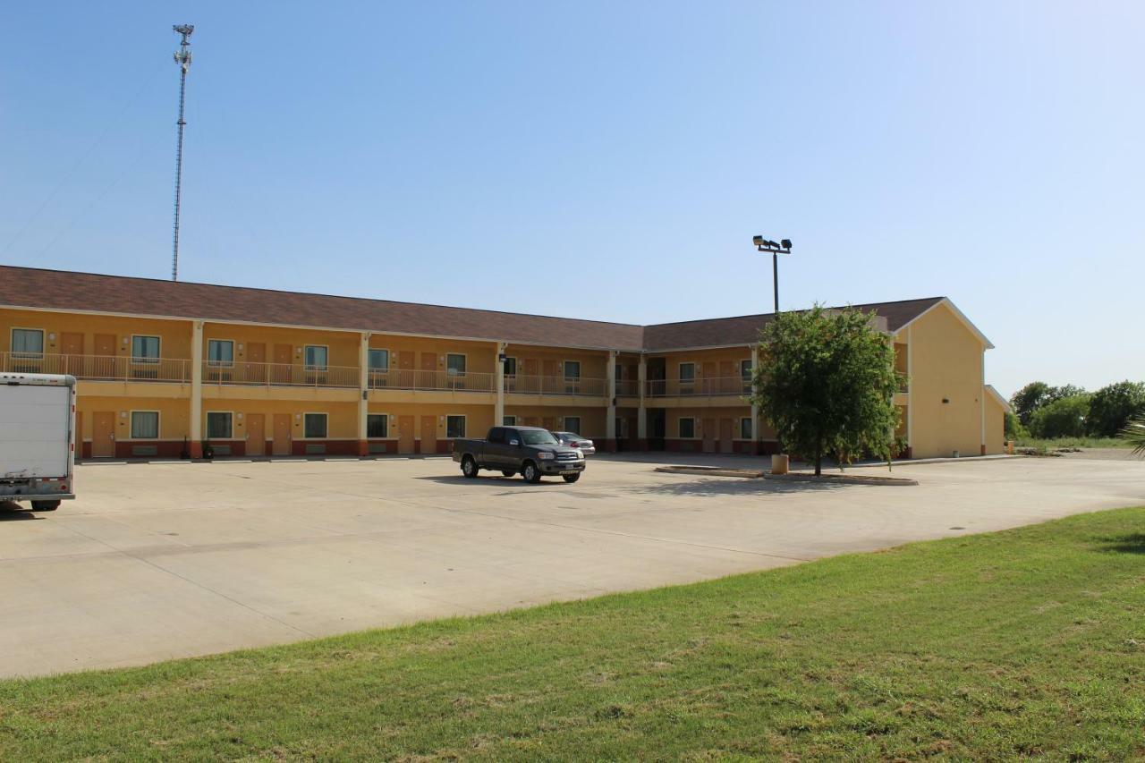 Horizon Inn & Suites Pearsall Εξωτερικό φωτογραφία