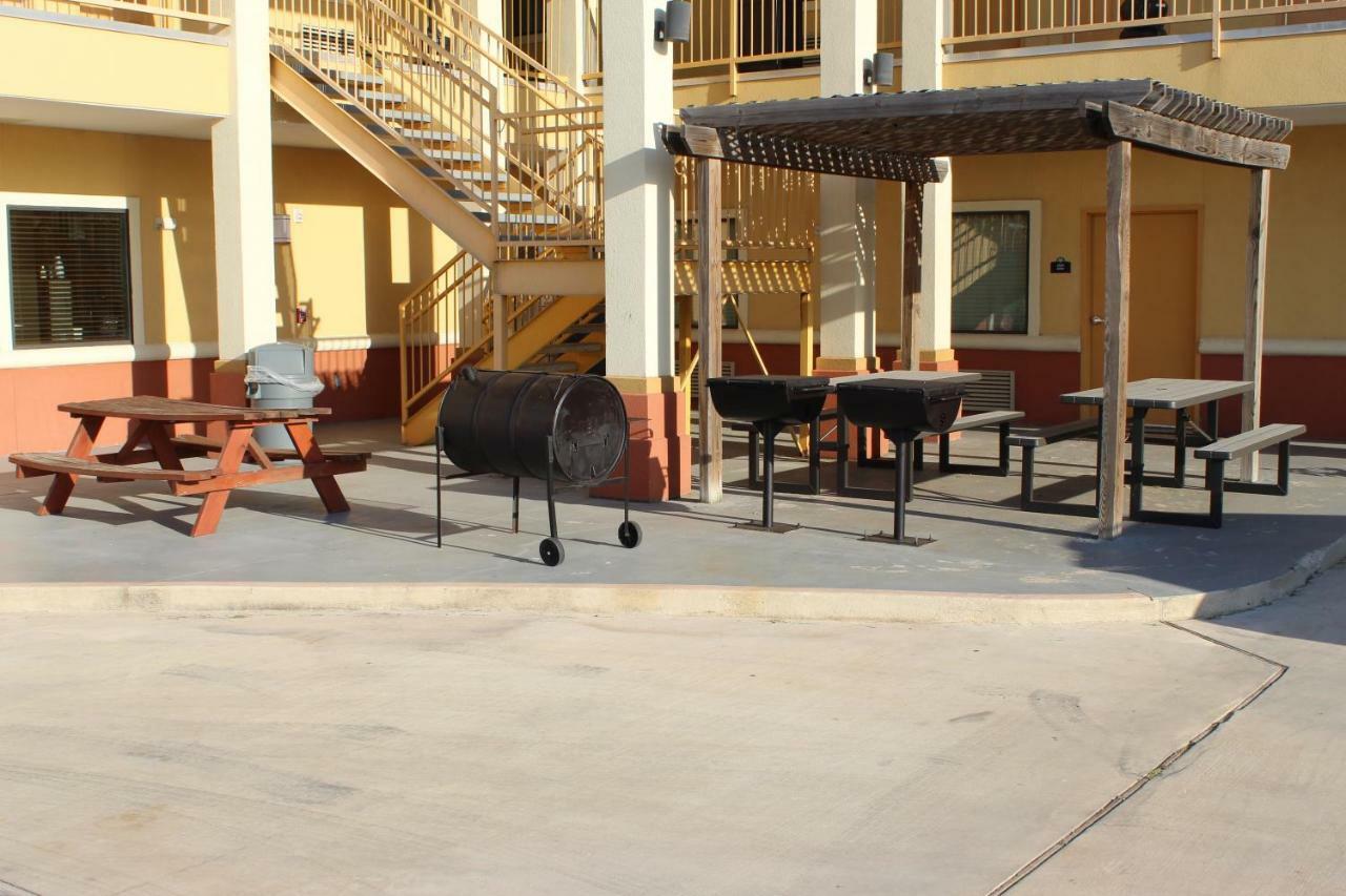 Horizon Inn & Suites Pearsall Εξωτερικό φωτογραφία