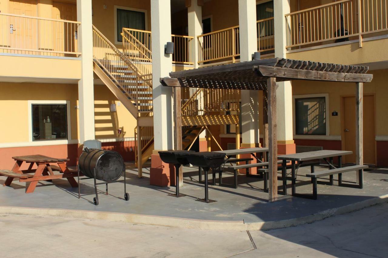 Horizon Inn & Suites Pearsall Εξωτερικό φωτογραφία